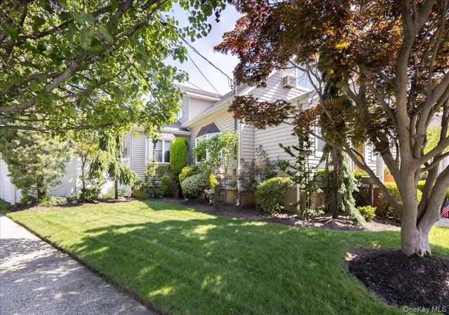 Photo 3 of Sale Pending at 714 Wyckoff Ave, Hempstead, NY 11710 | MLS# 1030806 | Listing updated on 2026-09-14