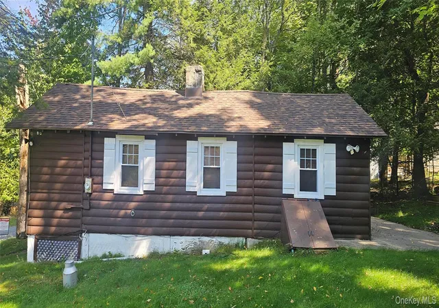 Photo 2 of Single family home for sale at 33 W Delaware Pl, Bethel, NY 12720 | MLS# 1030860 | Listing updated on 2026-09-14
