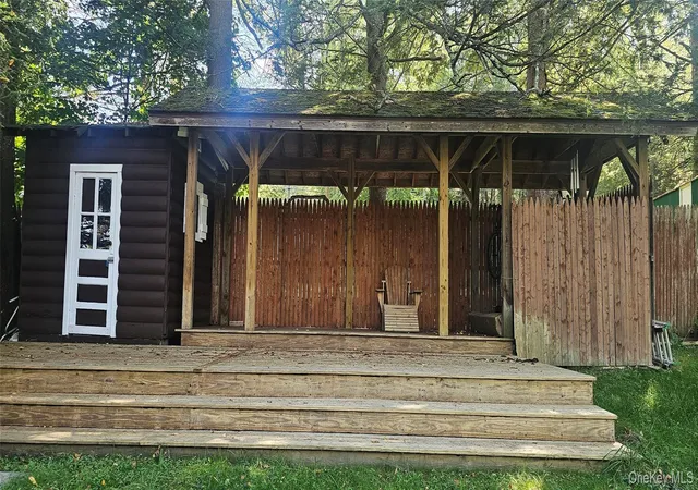 Photo 3 of Single family home for sale at 33 W Delaware Pl, Bethel, NY 12720 | MLS# 1030860 | Listing updated on 2026-09-14