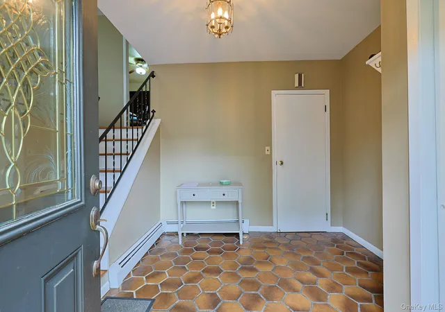 Photo 2 of Single family home for sale at 18 Hillside Rd, Wawayanda, NY 10973 | MLS# 1030873 | Listing updated on 2026-09-13