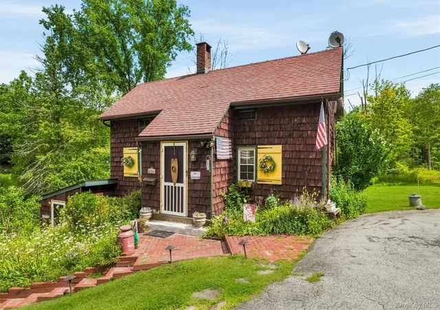 Photo 3 of Single family home for sale at 166 Bull Ml Rd, Chester Town, NY 10918 | MLS# 1030923 | Listing updated on 2026-09-12