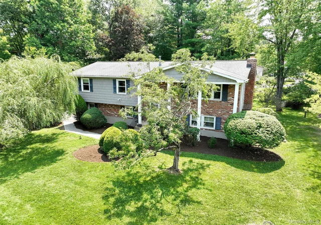 Photo 3 of Single family home for sale at 33 Tor View Ave, Clarkstown, NY 10956 | MLS# 1030983 | Listing updated on 2026-09-30