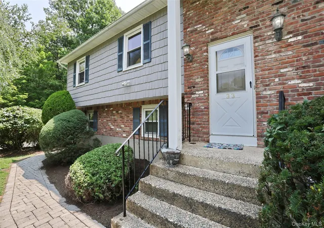 Photo 4 of Single family home for sale at 33 Tor View Ave, Clarkstown, NY 10956 | MLS# 1030983 | Listing updated on 2026-09-30