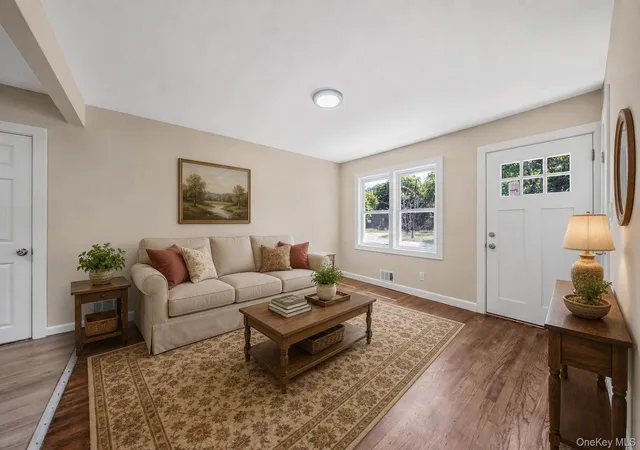 Photo 2 of Sale Pending at 948 Walker St, Brookhaven, NY 11713 | MLS# 1031221 | Listing updated on 2026-09-10