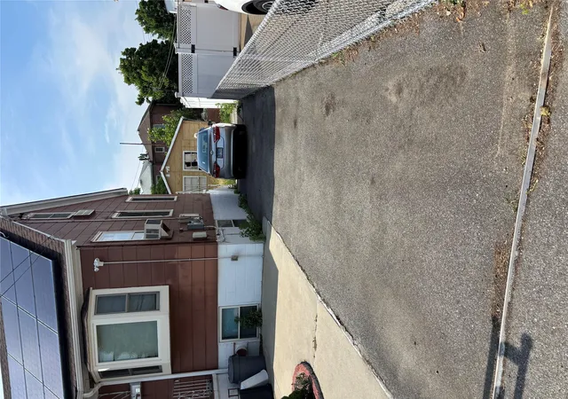 Photo 3 of Single family home for sale at 3251 Fairmount Ave, New York, NY 10465 | MLS# 1031261 | Listing updated on 2026-09-12