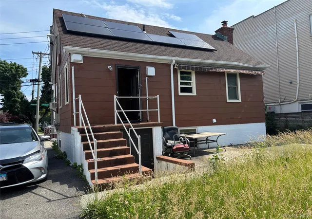 Photo 3 of Single family home for sale at 3251 Fairmount Ave, New York, NY 10465 | MLS# 1031261 | Listing updated on 2026-09-12