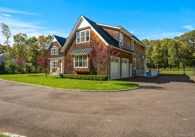 Photo 3 of Single family home for sale at 41 Arbutus Rd, Southampton, NY 11959 | MLS# 1031318 | Listing updated on 2026-09-15