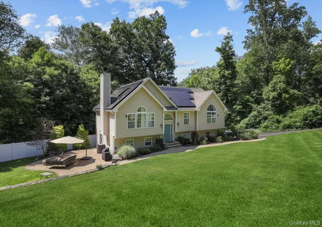 Photo 2 of Single family home for sale at 39 New Hl Rd, Putnam Valley, NY 10579 | MLS# 1031491 | Listing updated on 2026-09-15
