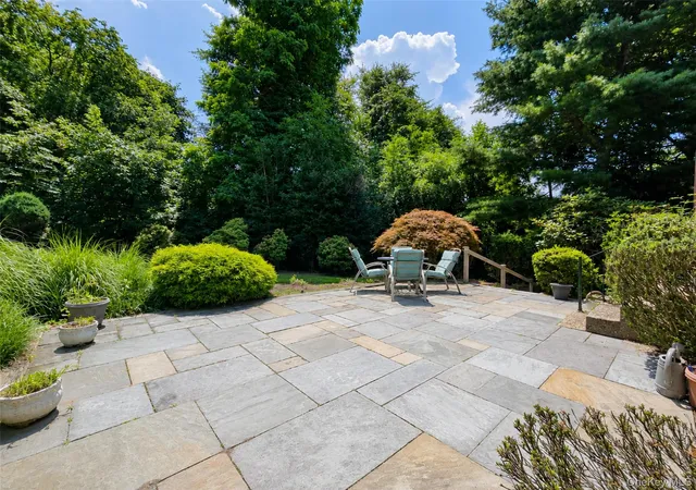 Photo 3 of Sale Pending at 16 Woodhull Rd, Brookhaven, NY 11733 | MLS# 1031554 | Listing updated on 2026-10-01