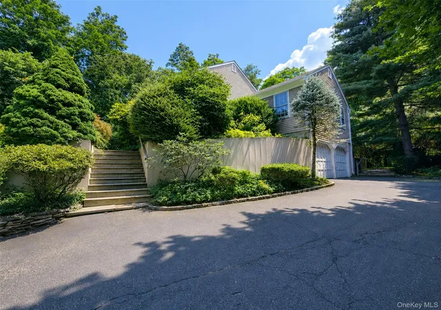 Photo 4 of Sale Pending at 16 Woodhull Rd, Brookhaven, NY 11733 | MLS# 1031554 | Listing updated on 2026-10-01
