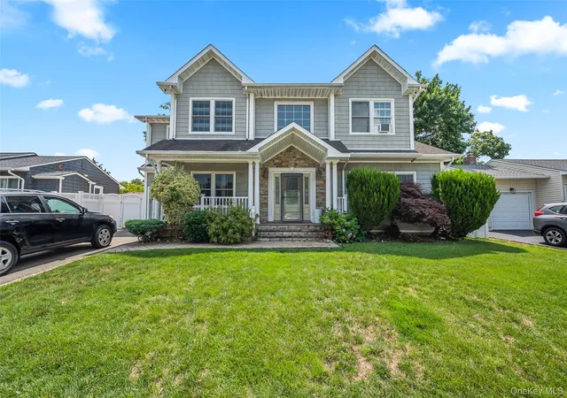 Photo 1 of Single family home for sale at 19 Manetto Dr, Oyster Bay, NY 11803 | MLS# 1031606 | Listing updated on 2026-09-13