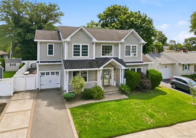 Photo 2 of Single family home for sale at 19 Manetto Dr, Oyster Bay, NY 11803 | MLS# 1031606 | Listing updated on 2026-09-13
