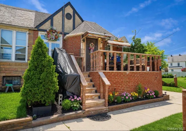 Single family home for sale at 17910 Mathewson Ct, New York, NY 11434 | MLS# 1032118