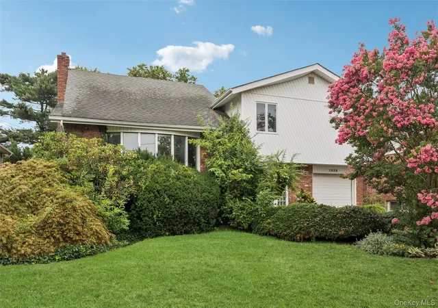 Photo 1 of Single family home for sale at 1939 Leonard Ln, Hempstead, NY 11566 | MLS# 1032163 | Listing updated on 2026-09-15