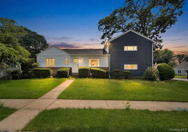 Photo 3 of Single family home for sale at 1980 Cameron Ave, Hempstead, NY 11566 | MLS# 1032218 | Listing updated on 2026-09-19