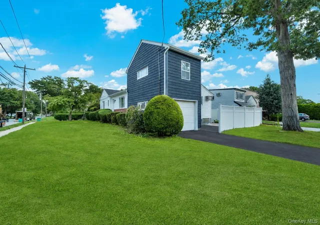 Photo 3 of Single family home for sale at 1980 Cameron Ave, Hempstead, NY 11566 | MLS# 1032218 | Listing updated on 2026-09-19