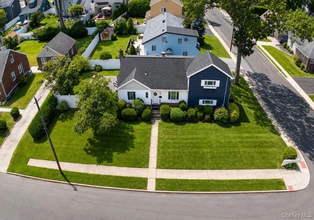 Photo 4 of Single family home for sale at 1980 Cameron Ave, Hempstead, NY 11566 | MLS# 1032218 | Listing updated on 2026-09-19
