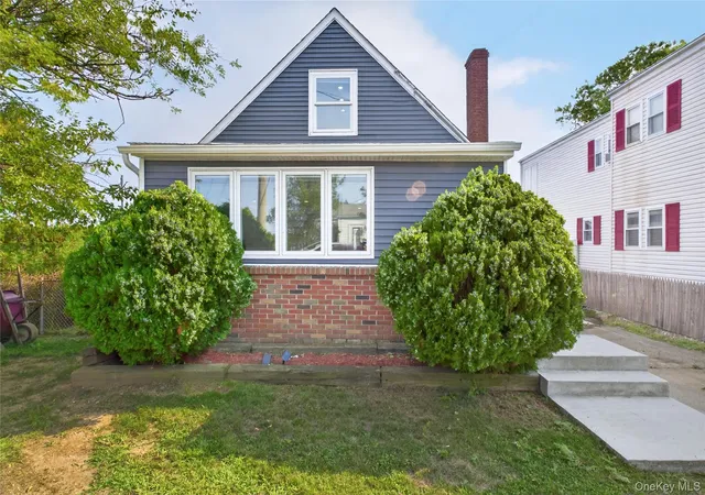Photo 1 of Single family home for sale at 16 Dewey St E, Hempstead, NY 11518 | MLS# 1032271 | Listing updated on 2026-09-13