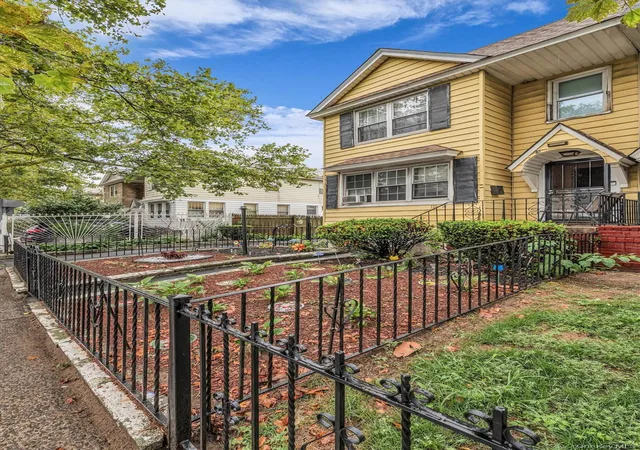 Photo 3 of Single family home for sale at 11510 Van Wyck Expy, New York, NY 11420 | MLS# 1032388 | Listing updated on 2026-09-13