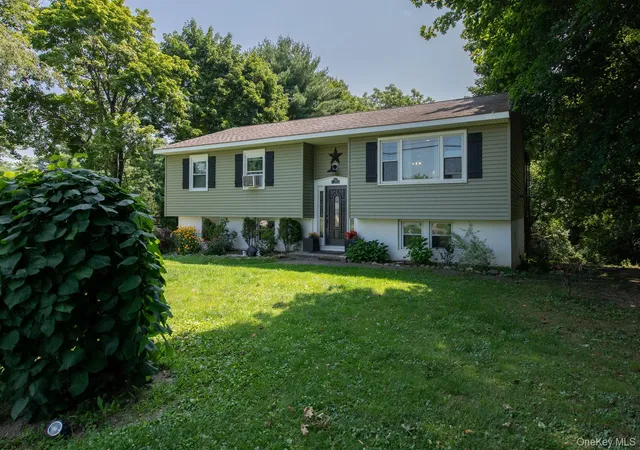 Photo 2 of Single family home for sale at 10 Lakeview Ct, La Grange, NY 12603 | MLS# 1032439 | Listing updated on 2026-09-17