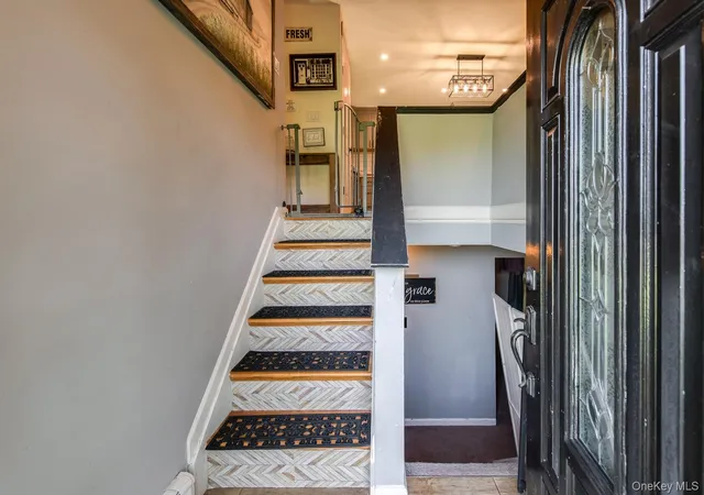 Photo 3 of Single family home for sale at 10 Lakeview Ct, La Grange, NY 12603 | MLS# 1032439 | Listing updated on 2026-09-17
