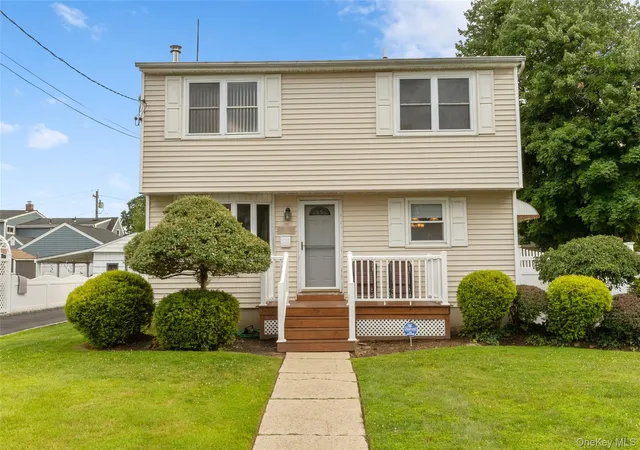 Photo 1 of Single family home for sale at 320 Aster Rd, Islip, NY 11795 | MLS# 1032654 | Listing updated on 2026-09-13