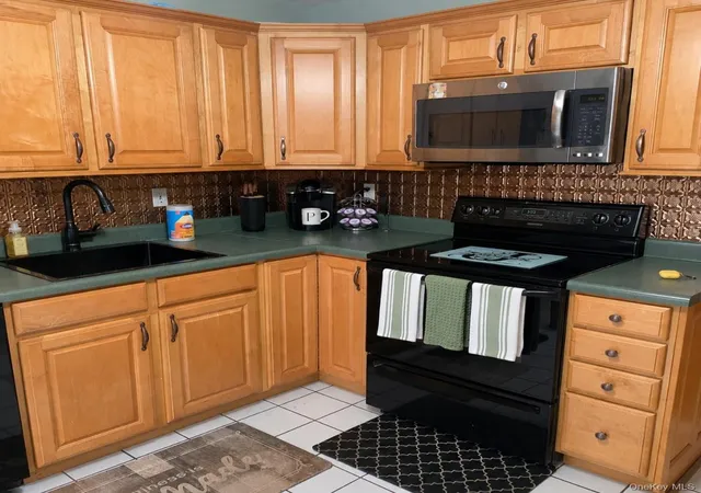 Photo 4 of Sale Pending at 310 Cornwall Meadows Ln, Patterson, NY 12563 | MLS# 1032660 | Listing updated on 2026-10-07