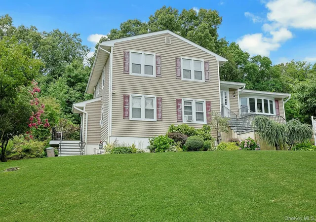 Photo 2 of Sale Pending at 7 Holly Ridge Rd, Mount Pleasant, NY 10595 | MLS# 1032856 | Listing updated on 2026-09-15