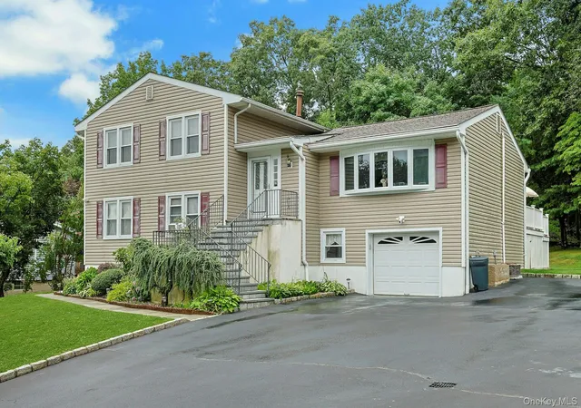 Photo 3 of Sale Pending at 7 Holly Ridge Rd, Mount Pleasant, NY 10595 | MLS# 1032856 | Listing updated on 2026-09-15