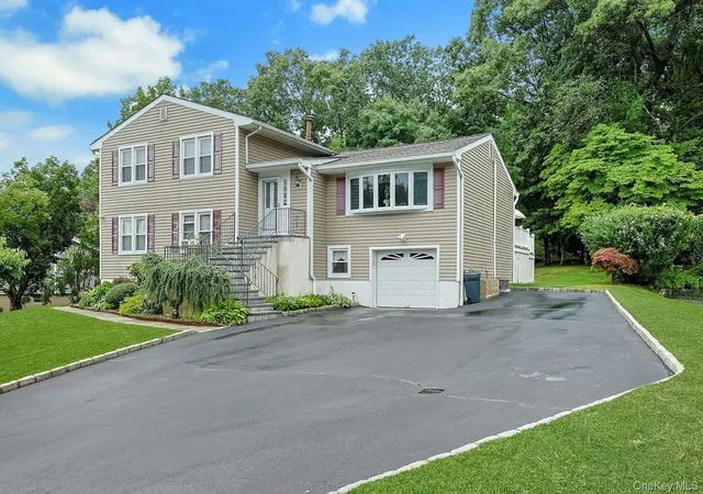 Photo 3 of Sale Pending at 7 Holly Ridge Rd, Mount Pleasant, NY 10595 | MLS# 1032856 | Listing updated on 2026-09-15