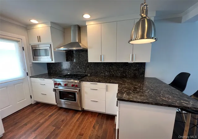 Photo 2 of Single family home for sale at 43 Crescent St, Oyster Bay, NY 11801 | MLS# 1032929 | Listing updated on 2026-09-14