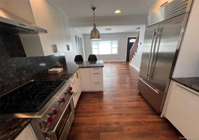 Photo 3 of Single family home for sale at 43 Crescent St, Oyster Bay, NY 11801 | MLS# 1032929 | Listing updated on 2026-09-14