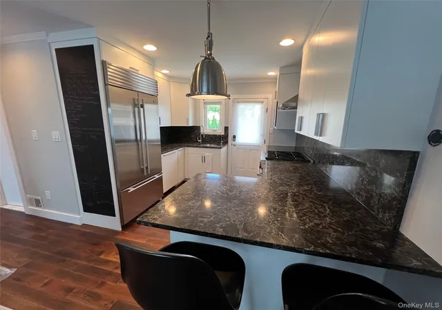 Photo 3 of Single family home for sale at 43 Crescent St, Oyster Bay, NY 11801 | MLS# 1032929 | Listing updated on 2026-09-14