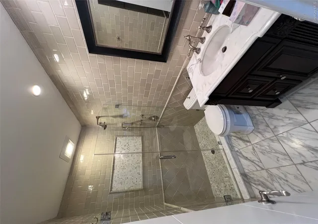 Photo 4 of Single family home for sale at 43 Crescent St, Oyster Bay, NY 11801 | MLS# 1032929 | Listing updated on 2026-09-14