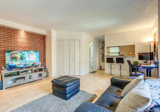Photo 3 of Sale Pending at 161 Pearsall Dr #3F, Mount Vernon, NY 10552 | MLS# 1033168 | Listing updated on 2026-09-10