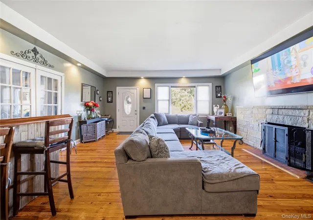 Photo 3 of Single family home for sale at 619 S 6th Street, Babylon, NY 11757 | MLS# 1033268 | Listing updated on 2026-09-13