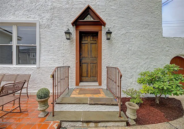 Photo 4 of Single family home for sale at 25 Longmeadow Rd, Yonkers, NY 10704 | MLS# 1033294 | Listing updated on 2026-10-09