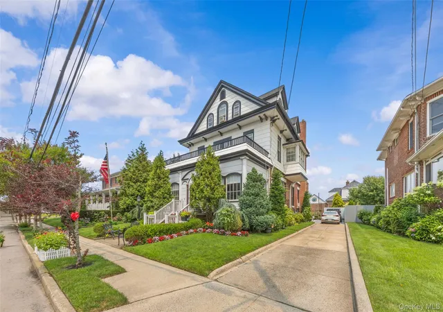 Photo 2 of Single family home for sale at 190 Beach 137th St, New York, NY 11694 | MLS# 1033528 | Listing updated on 2026-09-14