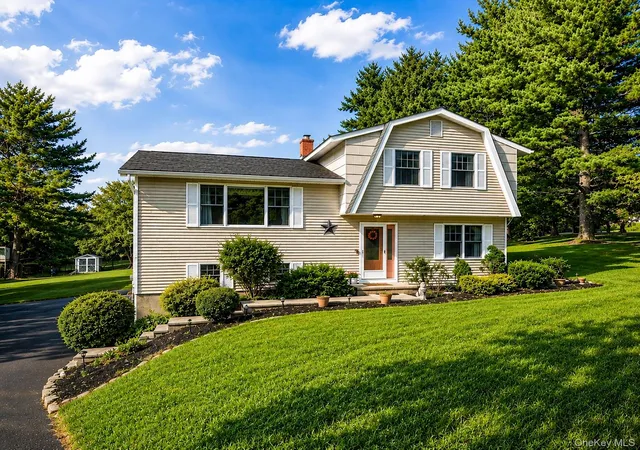 Photo 1 of Single family home for sale at 6 Elena Rd, Hamptonburgh, NY 10916 | MLS# 1033608 | Listing updated on 2026-09-12