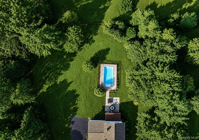 Photo 3 of Single family home for sale at 6 Elena Rd, Hamptonburgh, NY 10916 | MLS# 1033608 | Listing updated on 2026-09-12