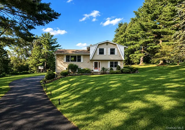Photo 3 of Single family home for sale at 6 Elena Rd, Hamptonburgh, NY 10916 | MLS# 1033608 | Listing updated on 2026-09-12