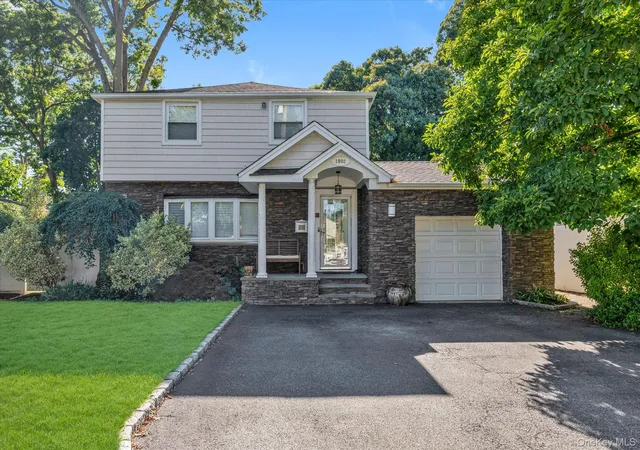 Photo 1 of Single family home for sale at 1992 Merrick Ave, Hempstead, NY 11566 | MLS# 1033633 | Listing updated on 2026-09-15