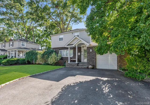 Photo 2 of Single family home for sale at 1992 Merrick Ave, Hempstead, NY 11566 | MLS# 1033633 | Listing updated on 2026-09-15