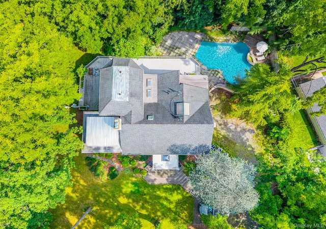 Photo 1 of Single family home for sale at 6 The Maples, North Hempstead, NY 11576 | MLS# 1033823 | Listing updated on 2026-09-28