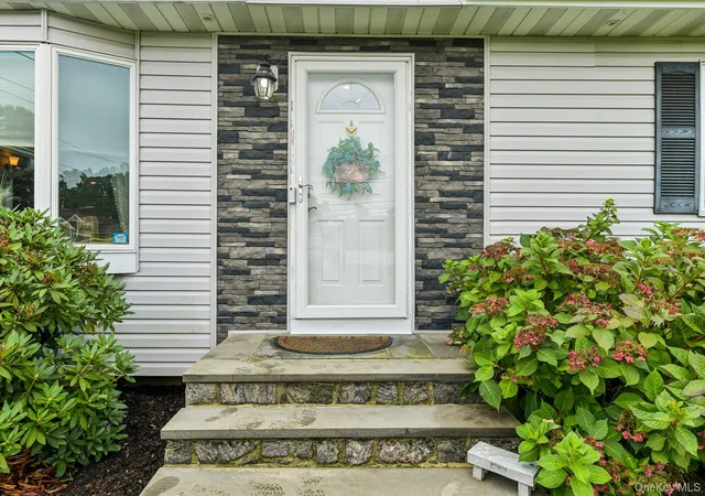 Photo 3 of Sale Pending at 38 Nathan Dr, Islip, NY 11716 | MLS# 1033901 | Listing updated on 2026-09-10