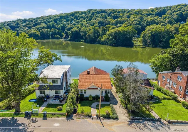 Photo 2 of Single family home for sale at 65 Lake Dr, Putnam Valley, NY 10537 | MLS# 1033944 | Listing updated on 2026-09-15
