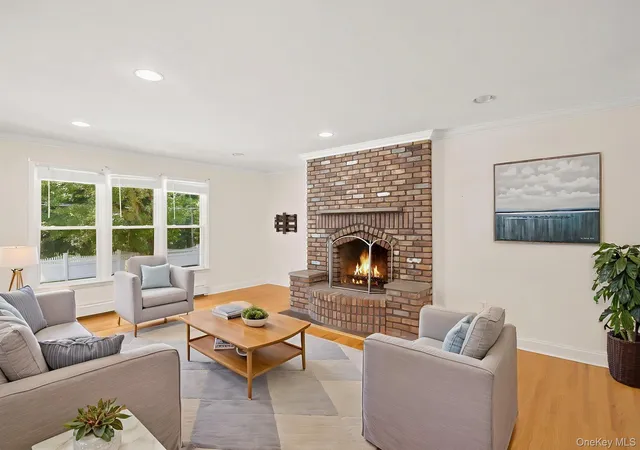 Photo 3 of Single family home for sale at 5 Hampton Pl, Bedford, NY 10536 | MLS# 1033996 | Listing updated on 2026-09-26