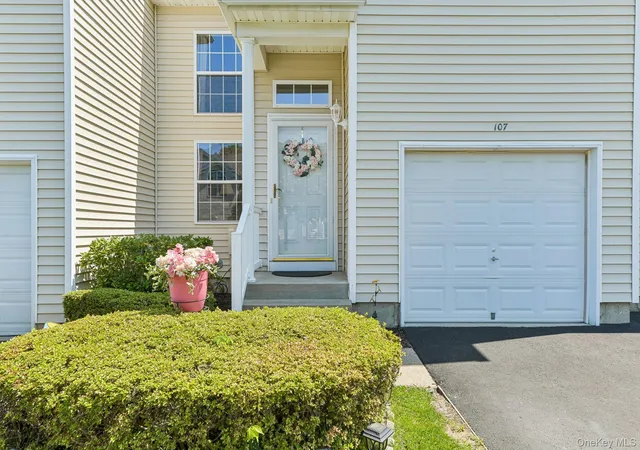Photo 3 of Condo for sale at 107 Kettles Ln, Brookhaven, NY 11763 | MLS# 1034106 | Listing updated on 2026-09-12
