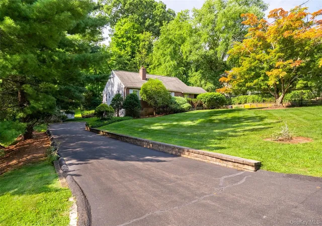 Photo 3 of Single family home for sale at 31 Briarwood Dr, Clarkstown, NY 10956 | MLS# 1034246 | Listing updated on 2026-09-10