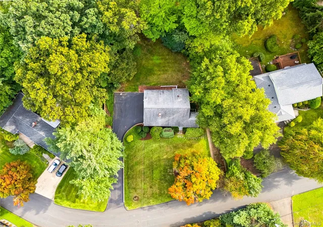 Photo 3 of Sale Pending at 31 Briarwood Dr, Clarkstown, NY 10956 | MLS# 1034246 | Listing updated on 2026-10-08